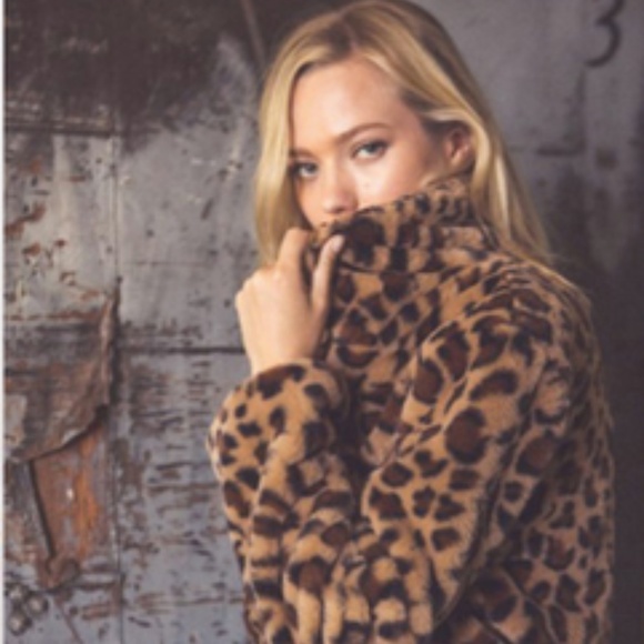 LAST ONE: Leopard Print Coat - Picture 2 of 5